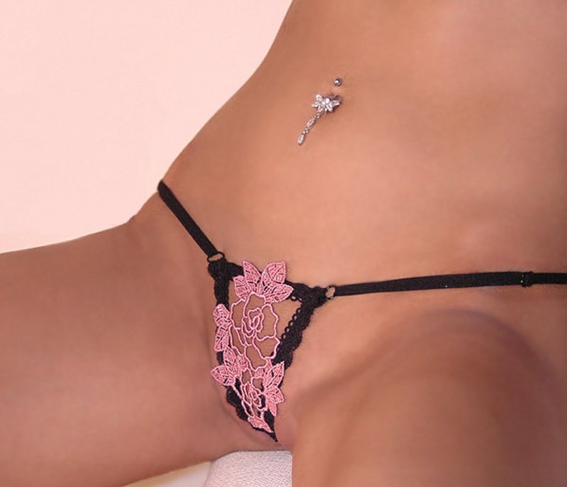 Купальник с вырезом для писи.