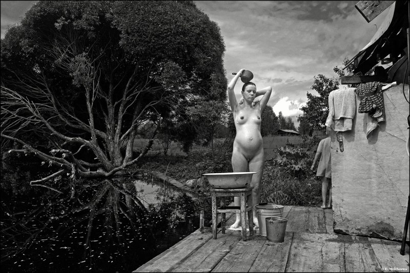 Голые женщины в деревенской бане