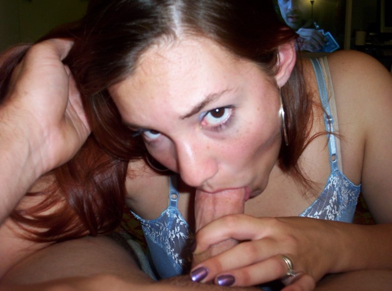 Жена минетчица глотает