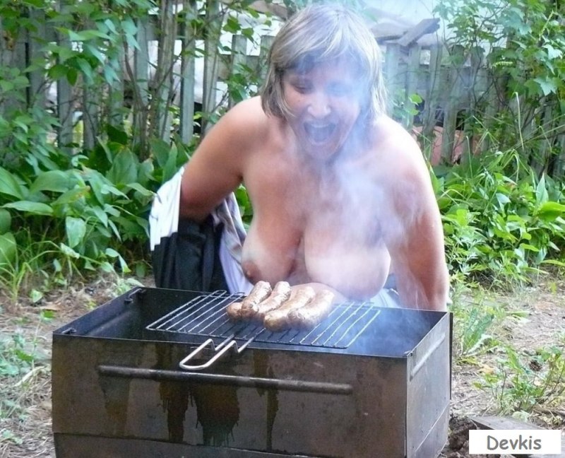 Жена разделась на пикнике