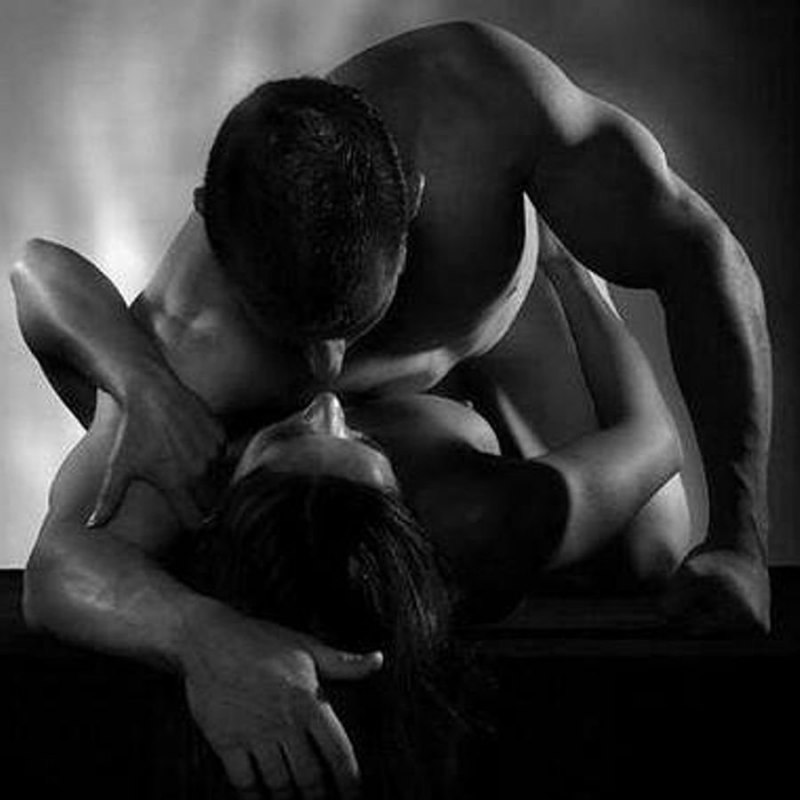 Эротические позы черно белые