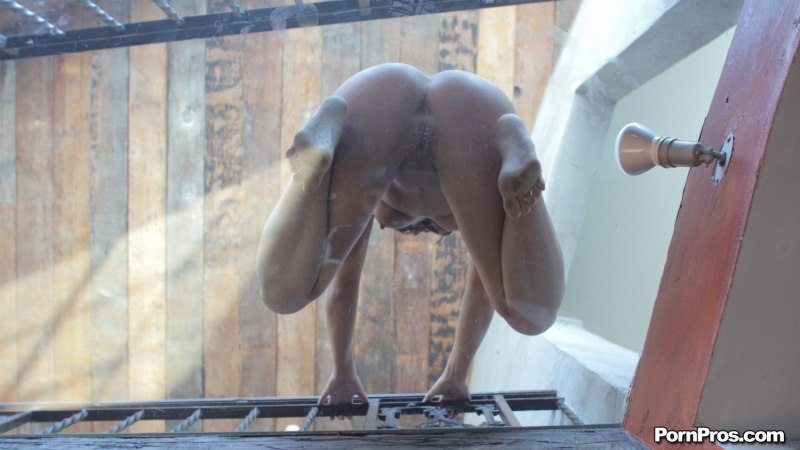 Трах на стеклянном балконе