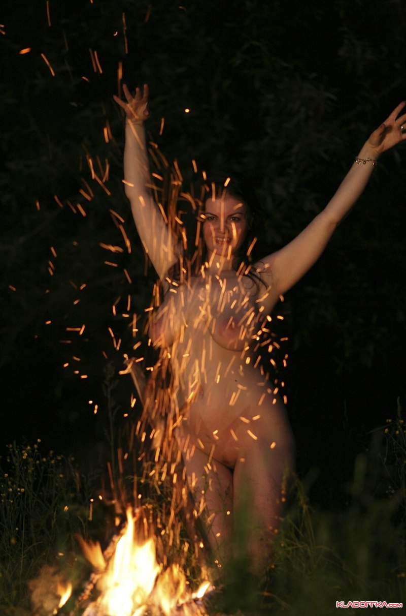Праздник Ивана Купалы нагишом